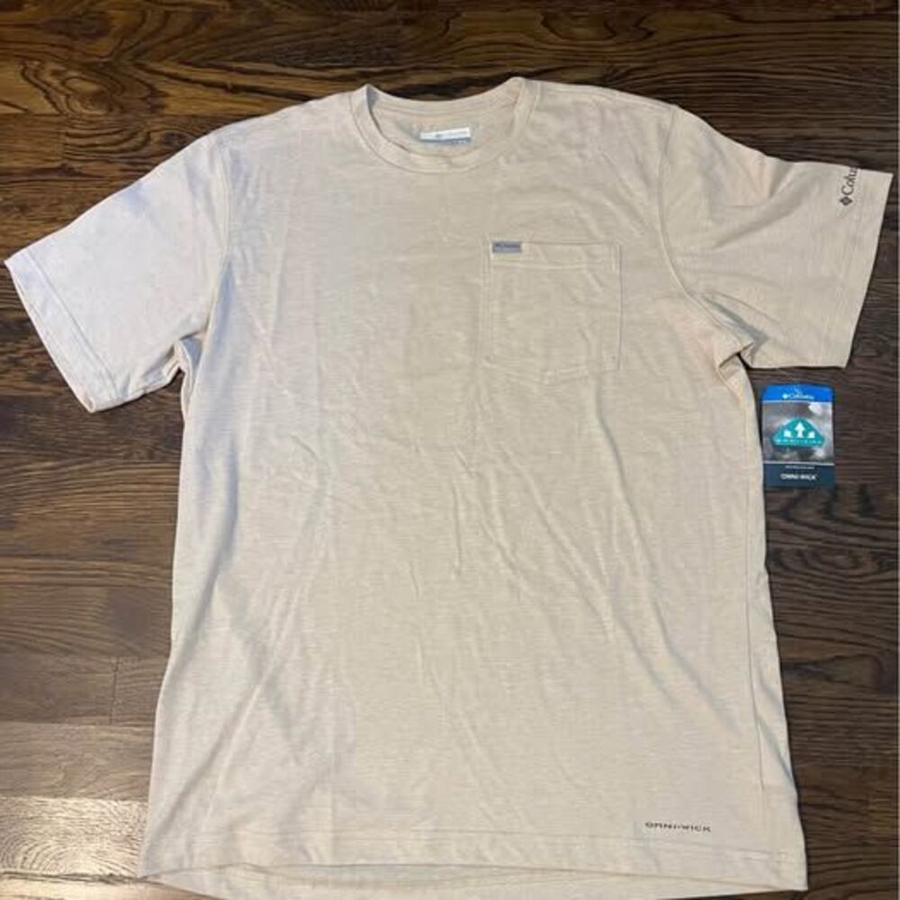 NWT Medium Columbia Pocket Tee  Sand Omni Wick Light Beige